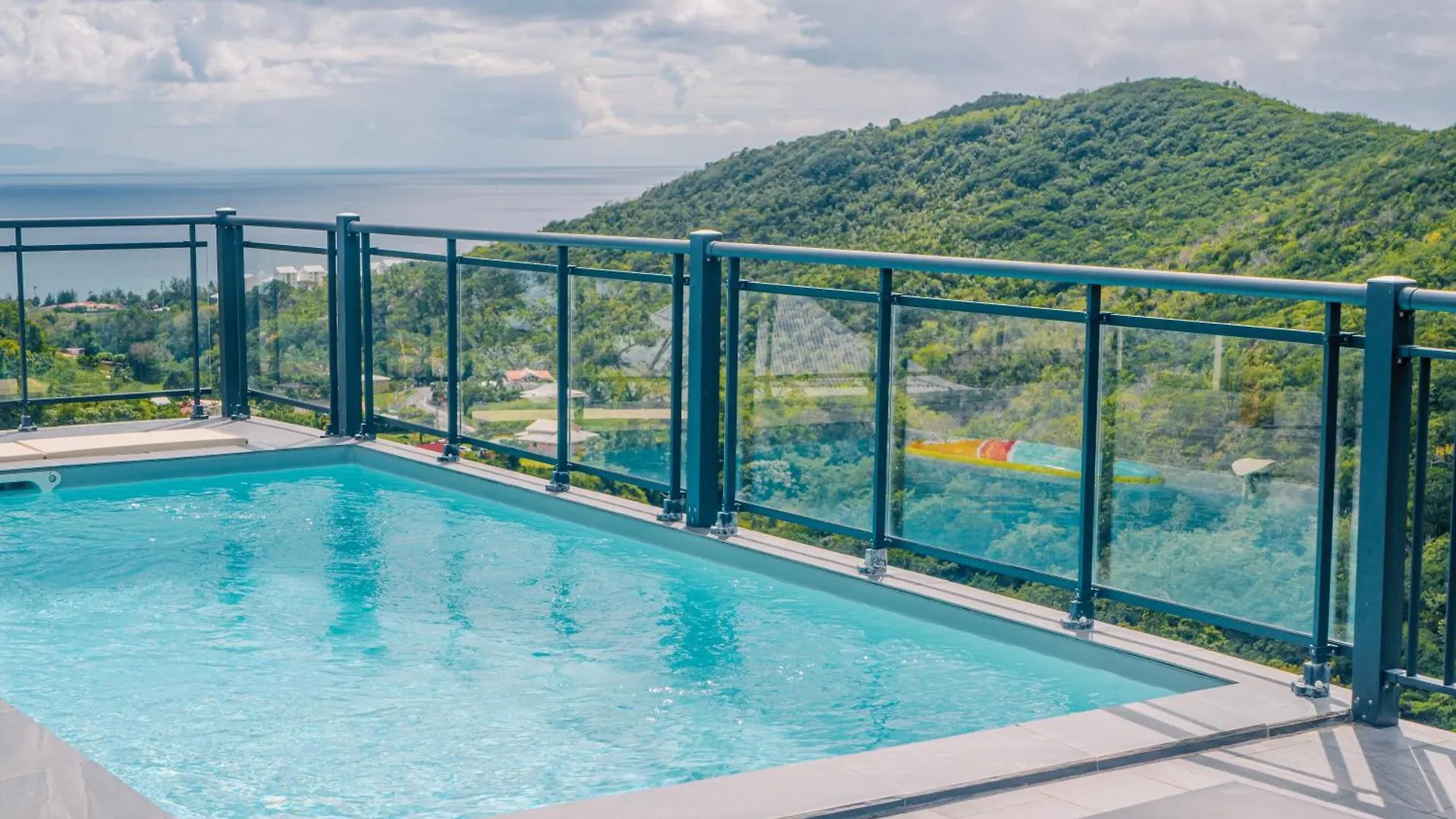 East Villa. Entre Terre, Ciel Et Mer. location